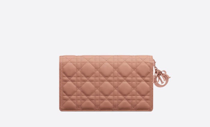 2022 DIOR加價|LADY DIOR 鏈帶小袋暖灰褐色 Cannage 藤格紋圖案羊皮現價:$17,900